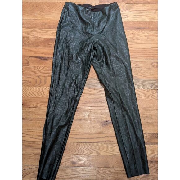 Forever 21 Green Crocodile Pleather Leggings Size Medium - Picture 1 of 2